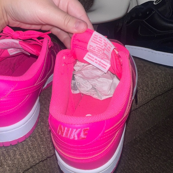 Hot pink Nike dunks - Picture 6 of 7